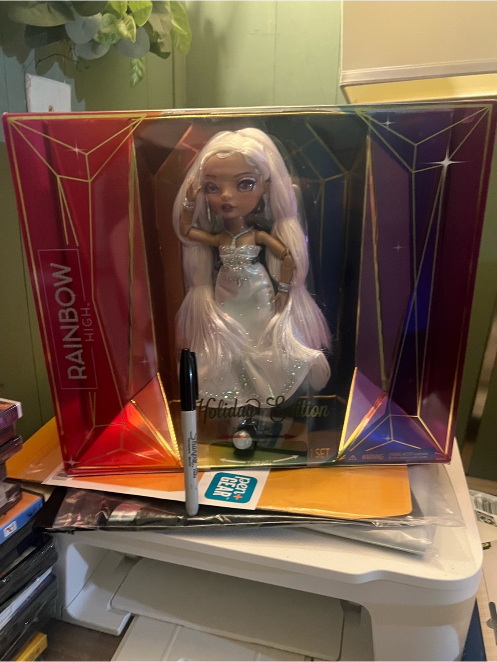 Rainbow high White-Haired Holiday Fashion Doll